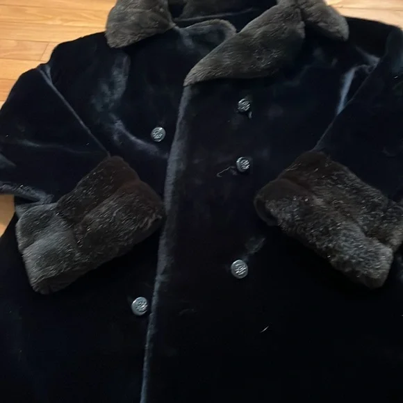 Borgazia Faux Fur Coat - Picture 2 of 4